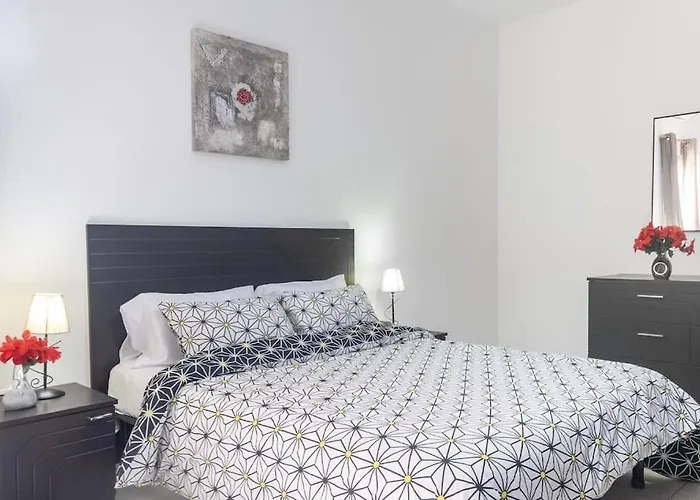 Modern Apt. Close To The Square