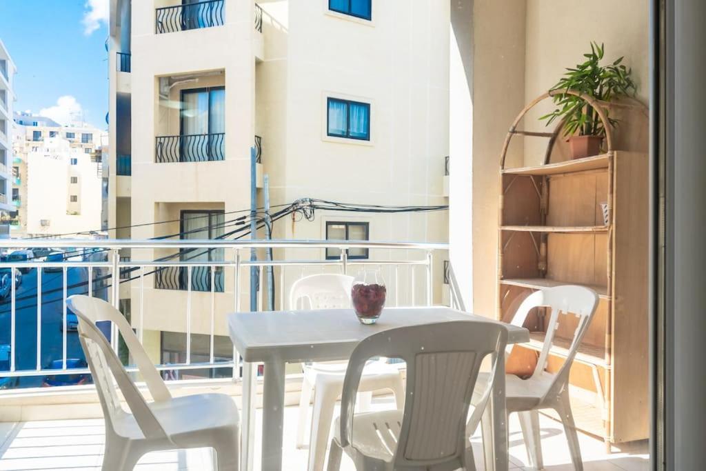 Modern Apt. Close To The Square *