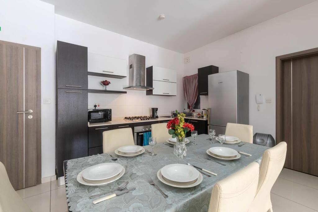 Modern Apt. Close To The Square * St. Paul's Bay