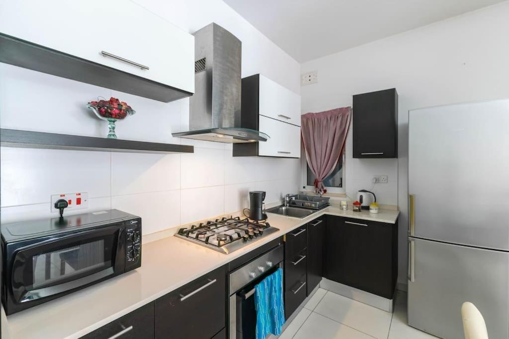 Modern Apt. Close To The Square *